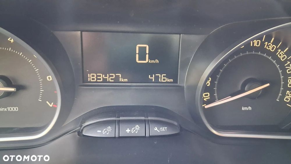 Peugeot 208 1.2 PureTech Style - 8