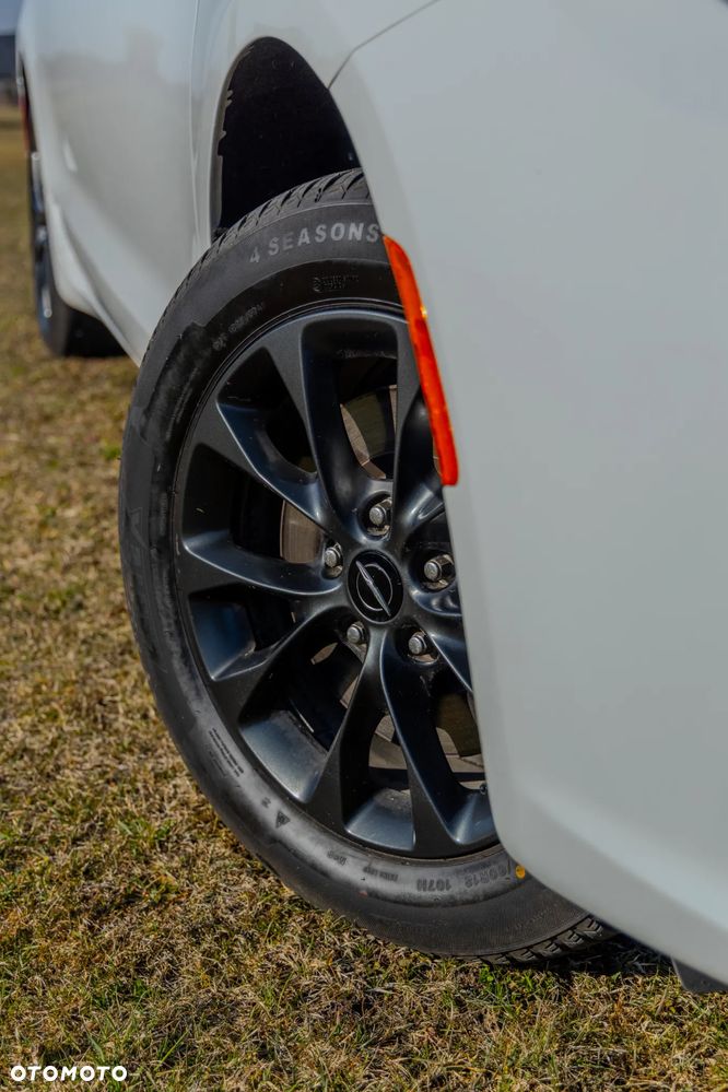 Chrysler Pacifica - 5