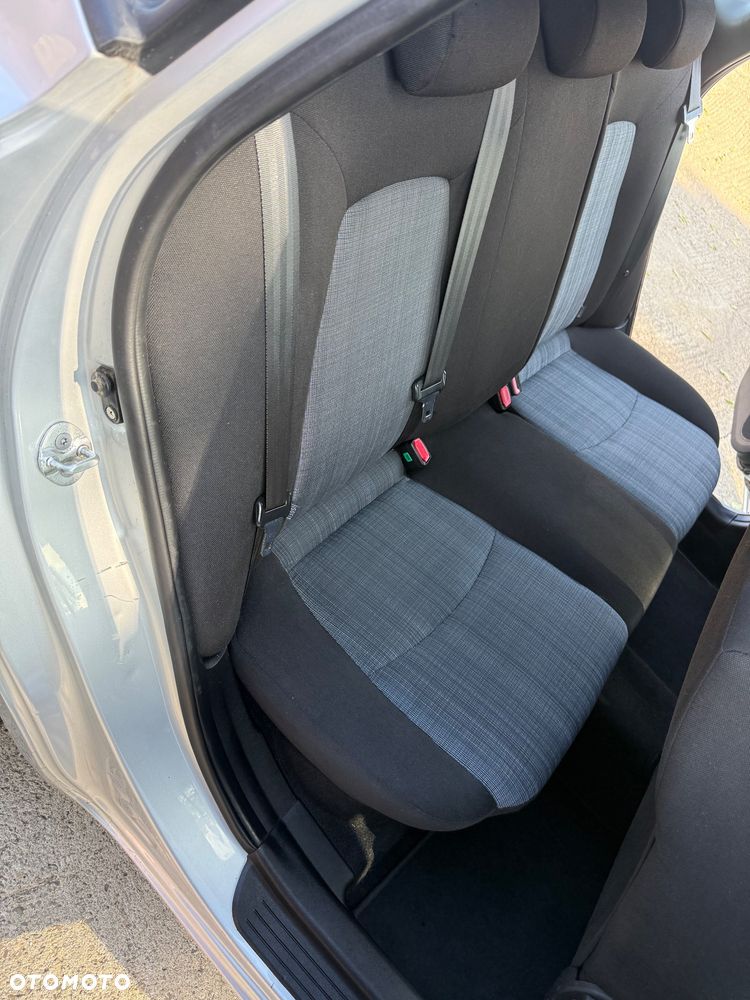 Kia Ceed - 14