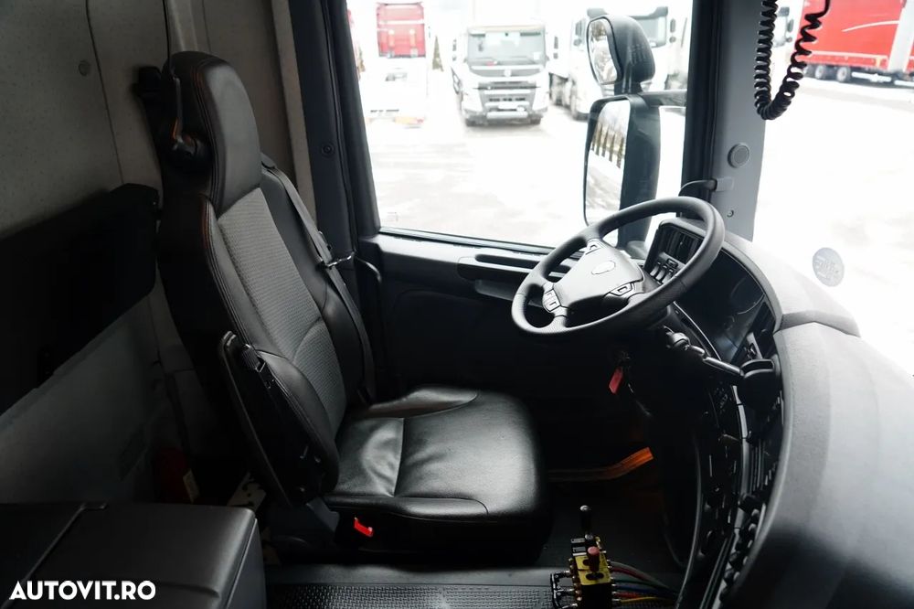 MAN G 490 / 8x4 / BASCULATOR SPATE / CLAPETĂ HIDRAULICĂ / CORTINĂ AUTOMATĂ / MANUALĂ / EURO 6 - 30