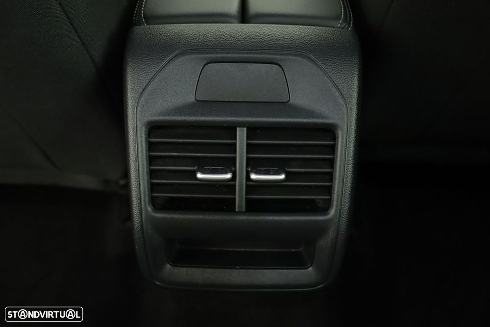 VW Passat Variant 1.5 TSI eHybrid DSG - 23