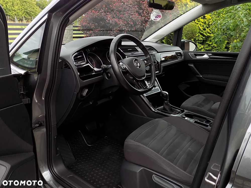 Volkswagen Touran - 26