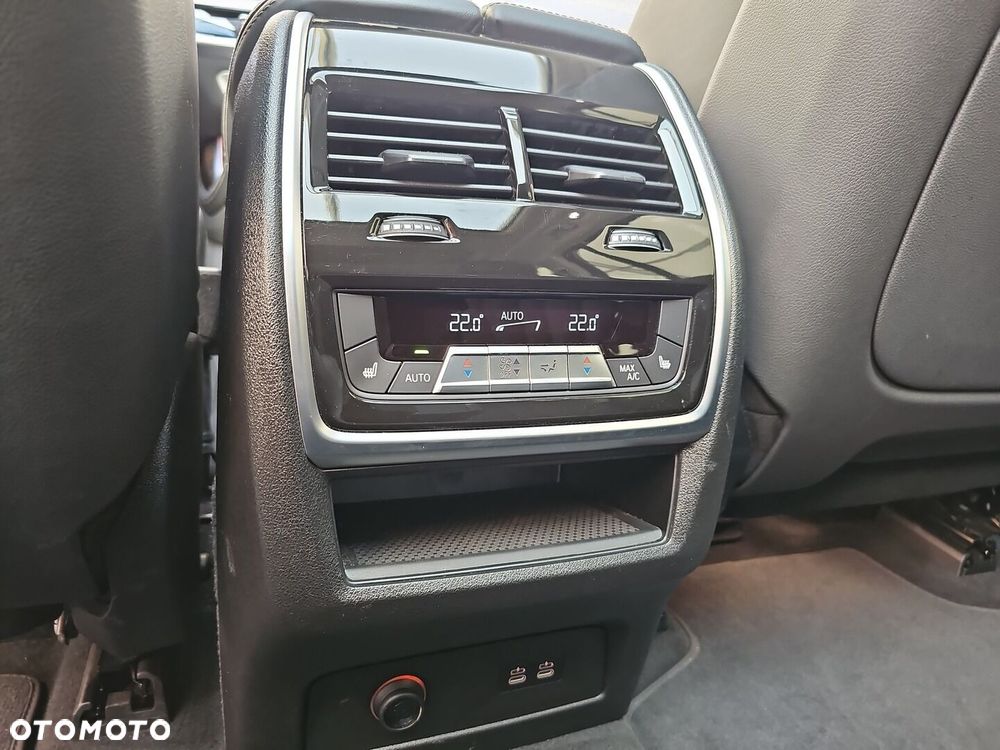 BMW X7 xDrive40d mHEV - 29