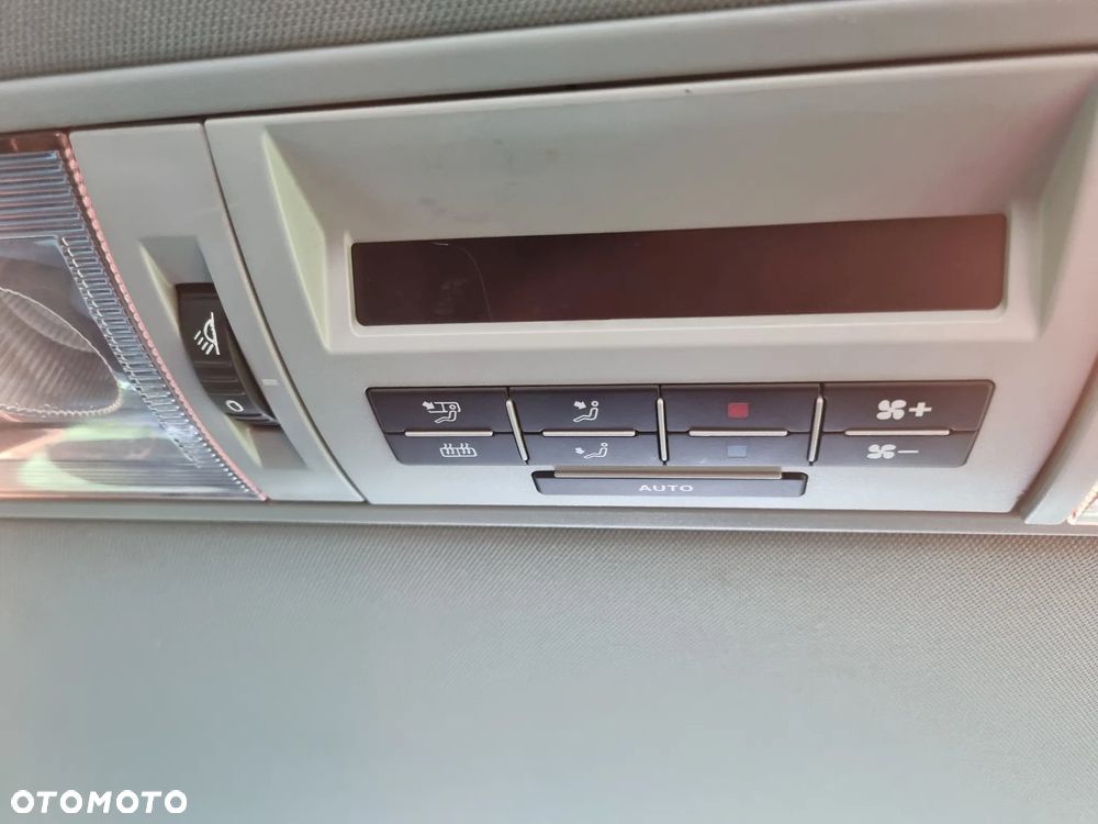 Volkswagen Caravelle - 21