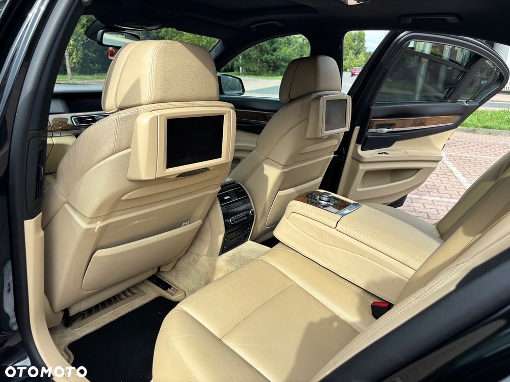 BMW Seria 7 740d - 17
