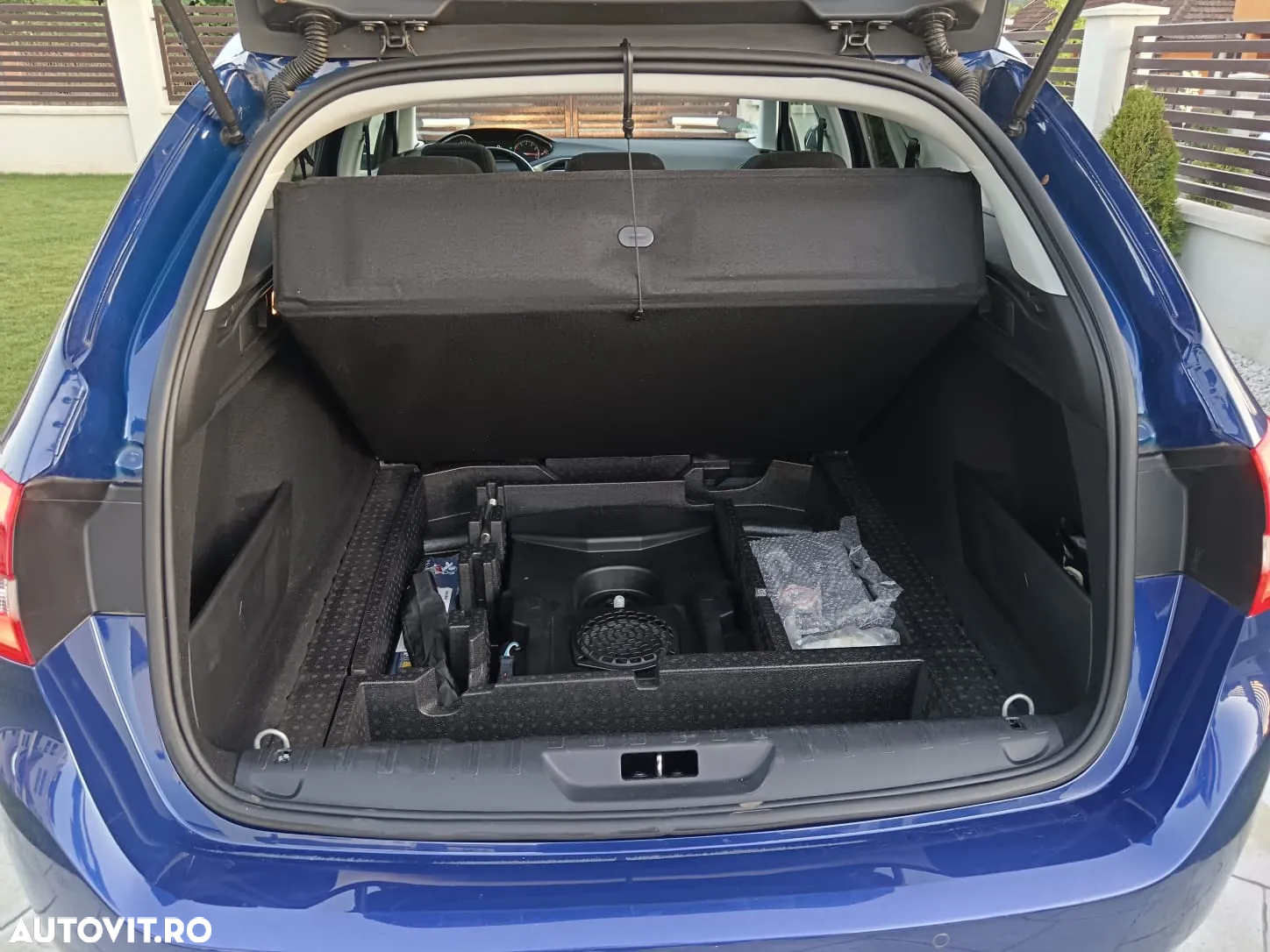 Peugeot 308 1.2 L PureTech Turbo Allure - 12