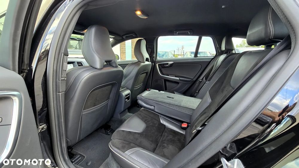 Volvo V60 D4 Geartronic RDesign - 29
