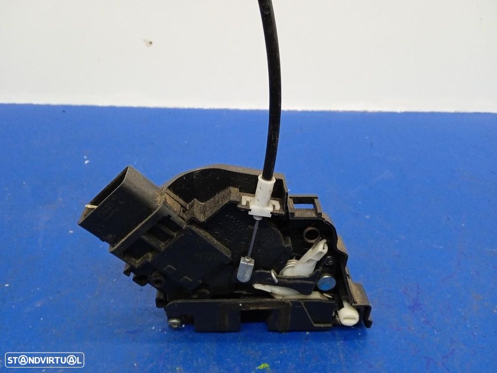 FECHADURA PORTA TRASEIRA DIREITA FORD FOCUS II TURNIER 2008 -4M5AA26412BE - 2
