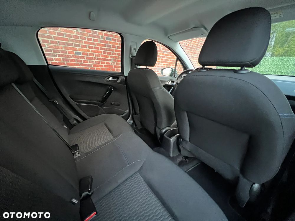Peugeot 208 - 17