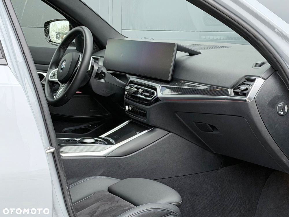 BMW Seria 3 330e PHEV M Sport - 17