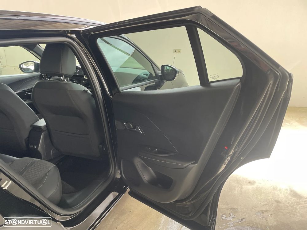 Peugeot e-2008 Allure Pack - 18