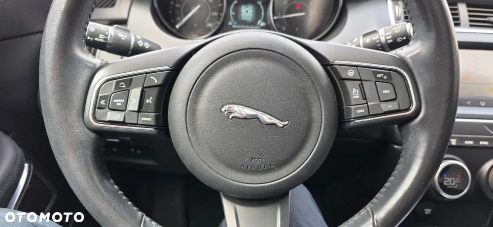 Jaguar E-Pace - 12
