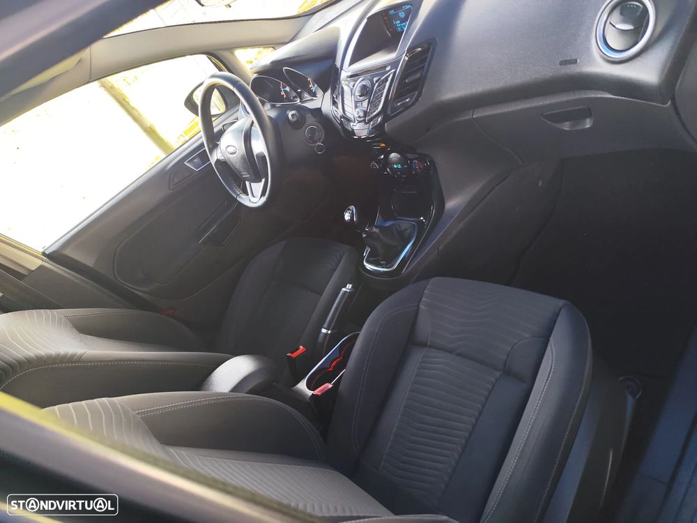 Ford Fiesta 1.5 TDCi Titanium - 32