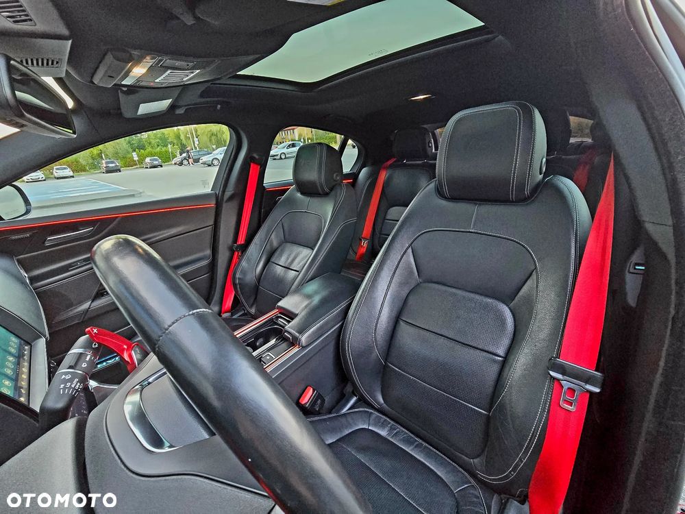 Jaguar XE S - 18