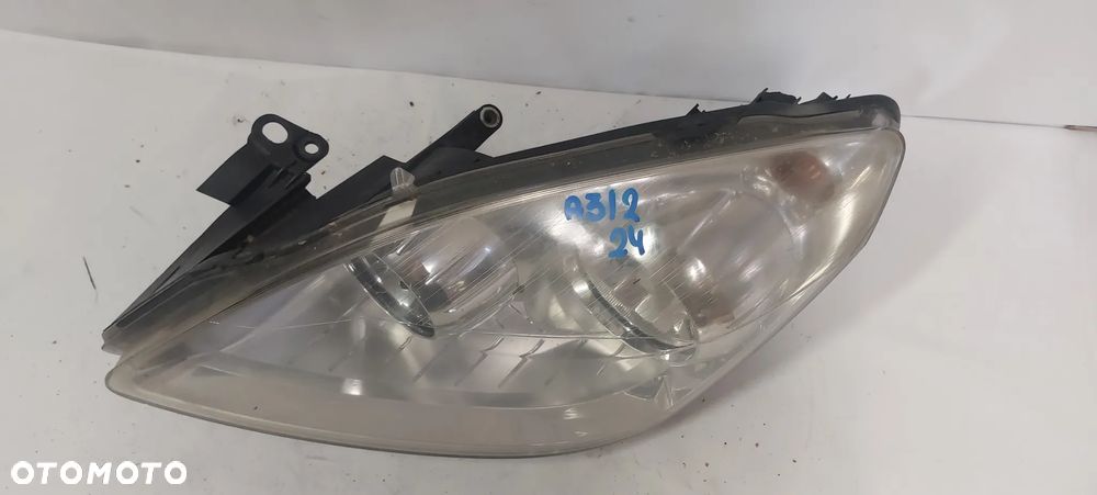 .  PRZOD PRZEDNIA LAMPA PRAWA OPEL ZAFIRA B !USZKODZONE UCHWYTY! - 2