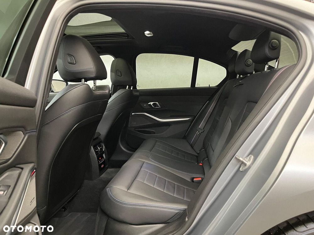 BMW Seria 3 320d xDrive mHEV M Sport sport - 32