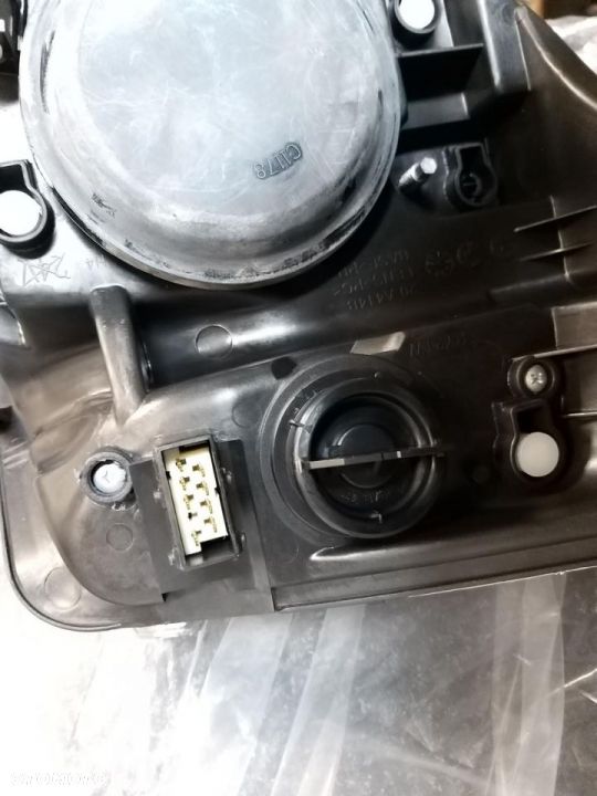 Reflektor Lewy H4, elektryczny, z silnikiem, kolor wkładu: chromowany CITROEN C2 - 3