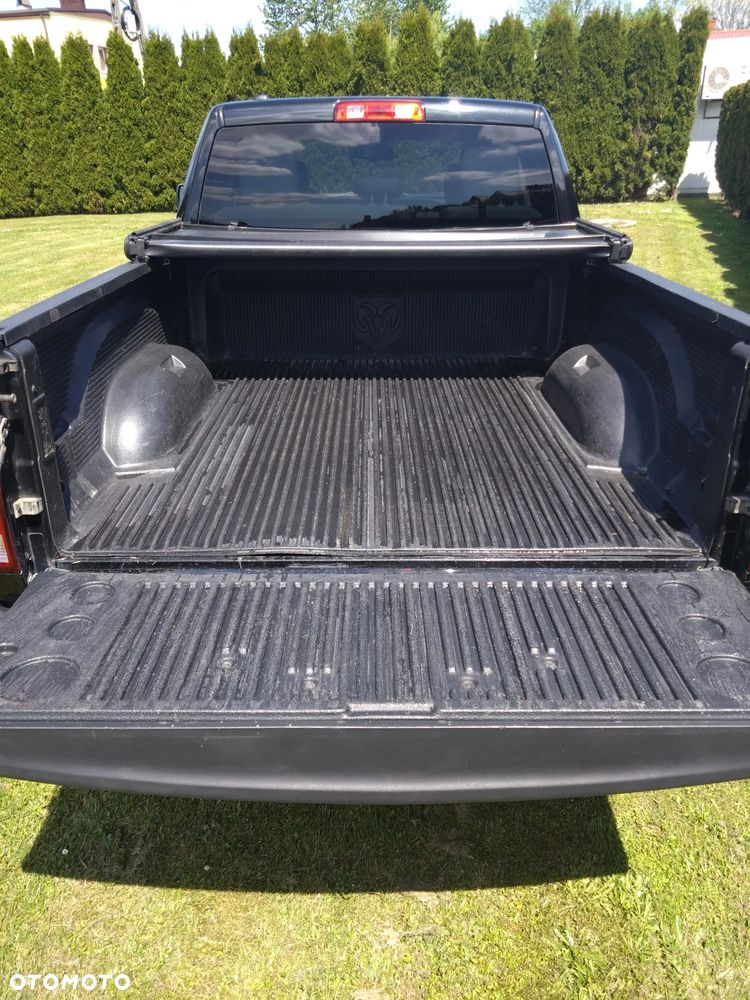 Dodge RAM - 8