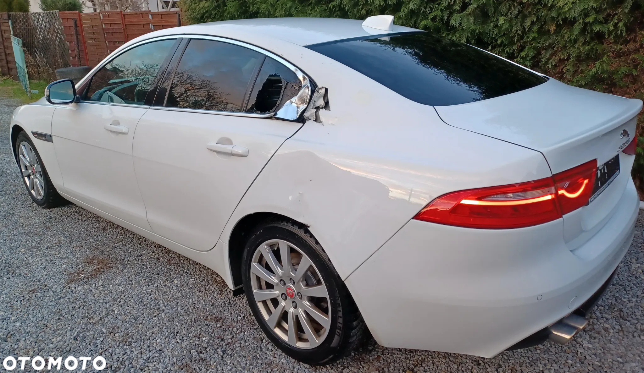 Jaguar XE - 9