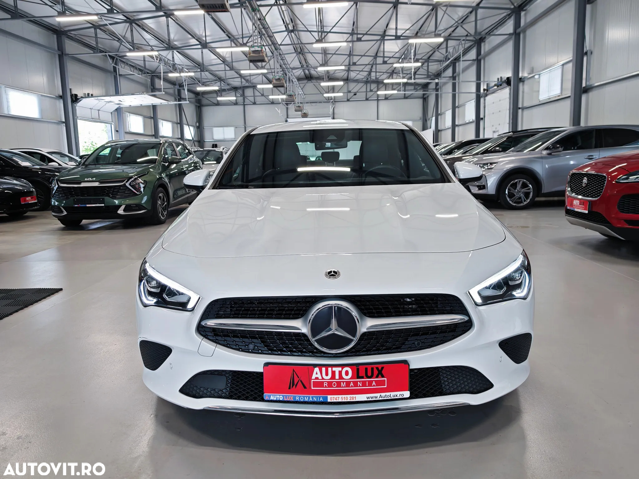 Mercedes-Benz CLA 180 7G-DCT - 3