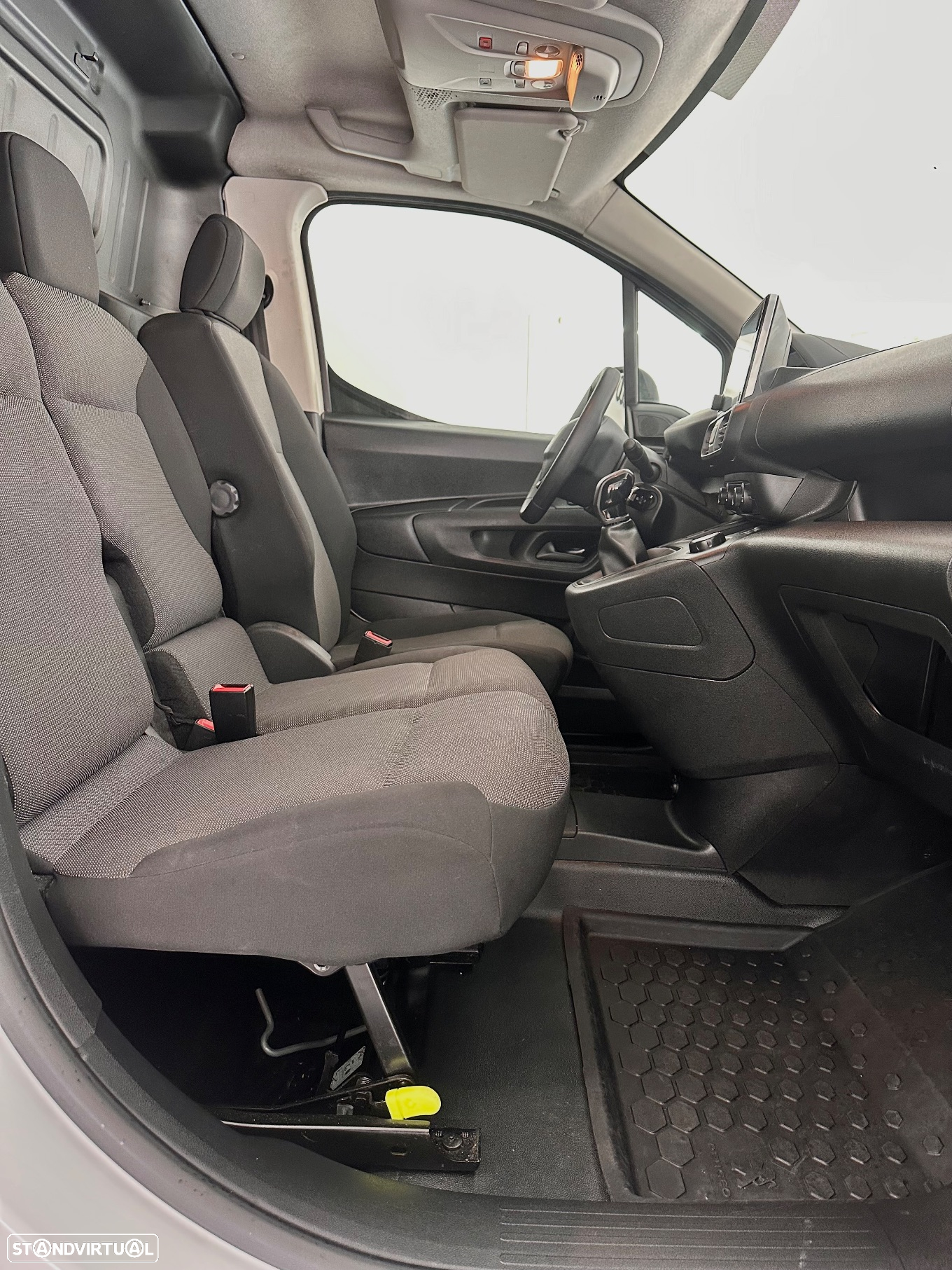 Peugeot Partner 1.5 BlueHDi 100 L2 EHZ Cabine Dupla - 17