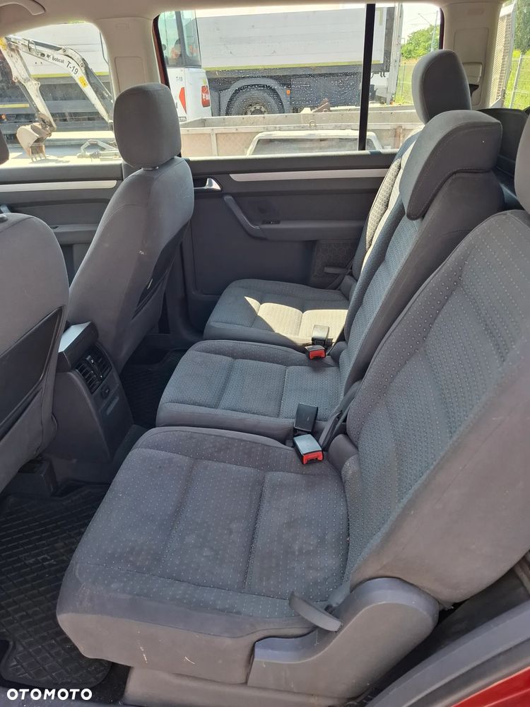 Volkswagen Touran 2.0 TDI Highline - 11