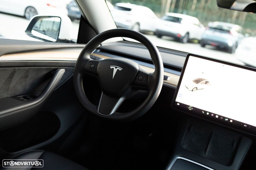 Tesla Model Y Long Range Dual Motor AWD - 17