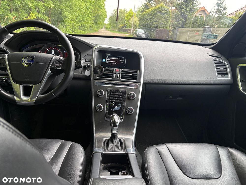 Volvo XC 60 D5 AWD Momentum - 8