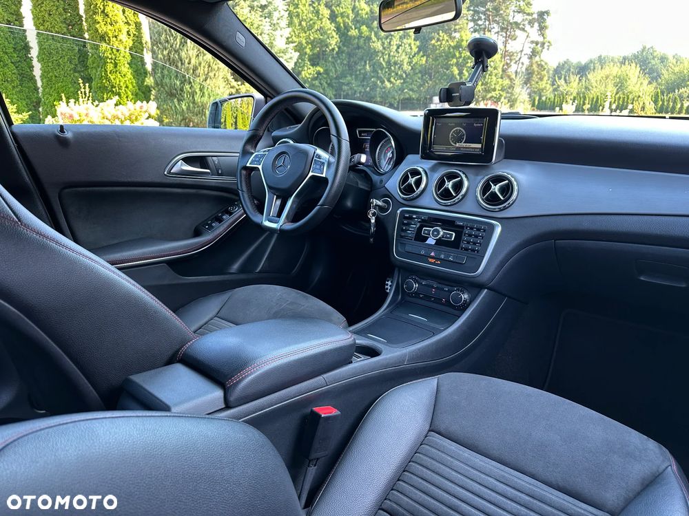 Mercedes-Benz GLA 250 7G-DCT - 27