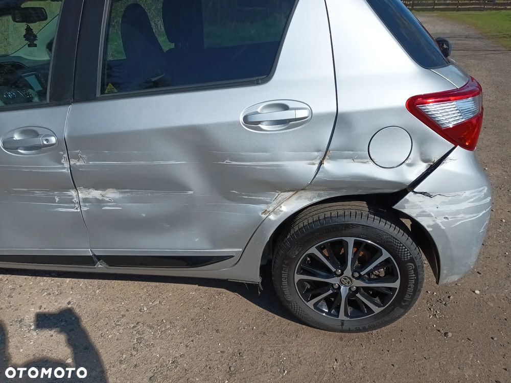 Toyota Yaris Hybrid 100 Active - 11