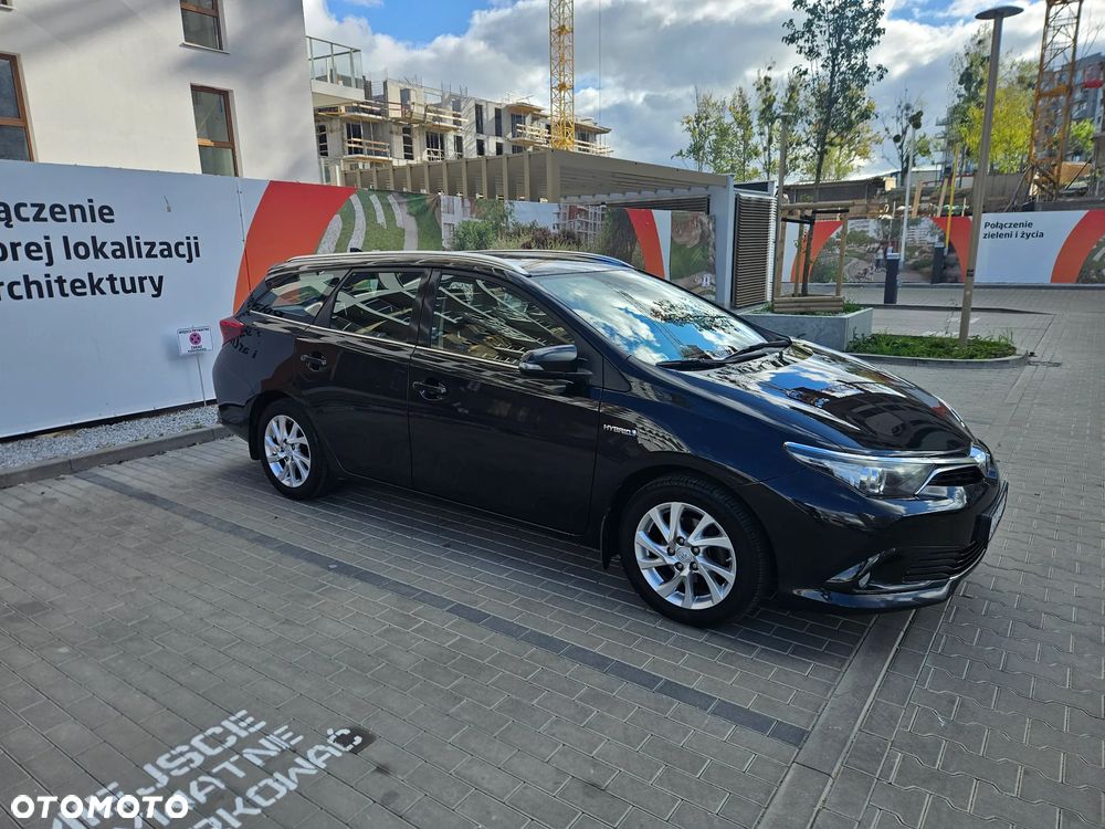 Toyota Auris Hybrid 135 Premium - 4