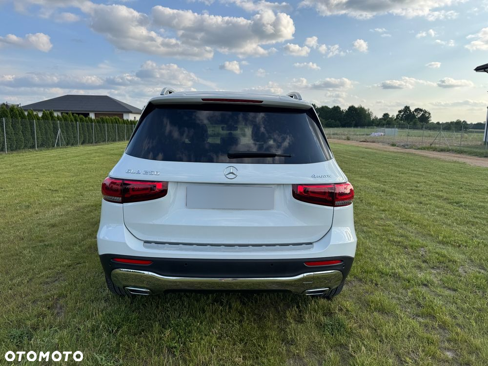 Mercedes-Benz GLB 250 4Matic 8G-DCT Progressive - 25