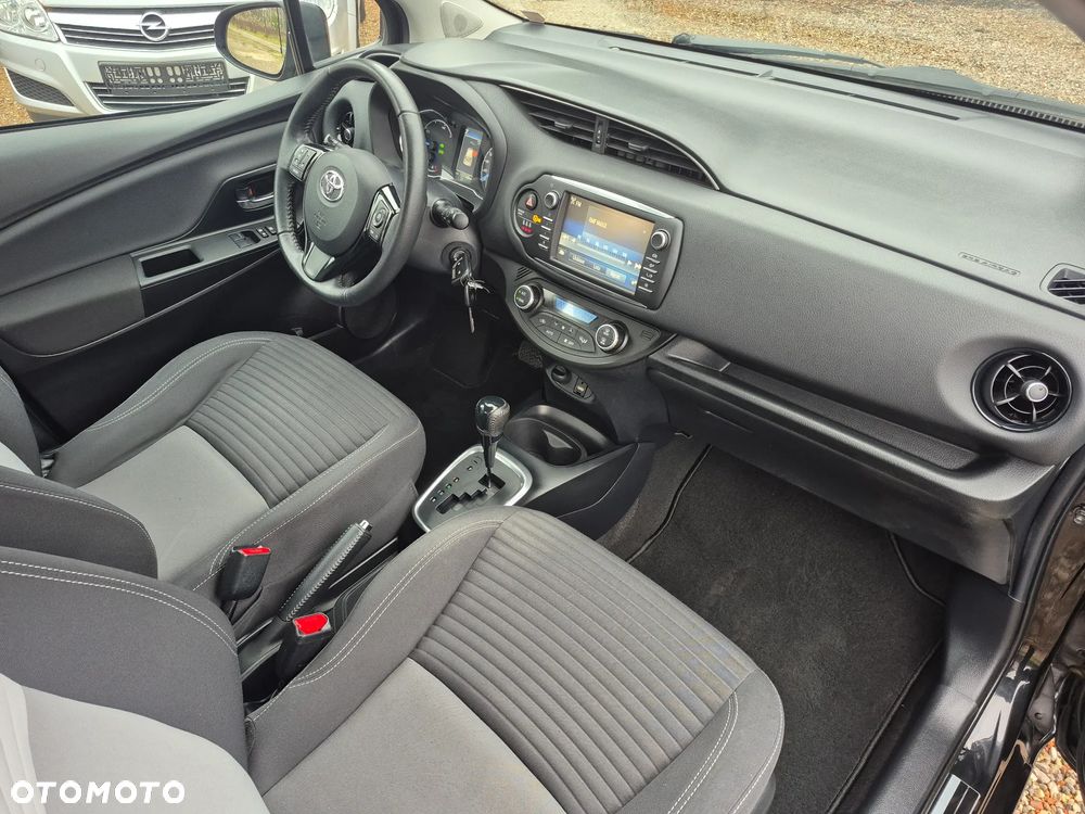 Toyota Yaris Hybrid 100 Premium - 16