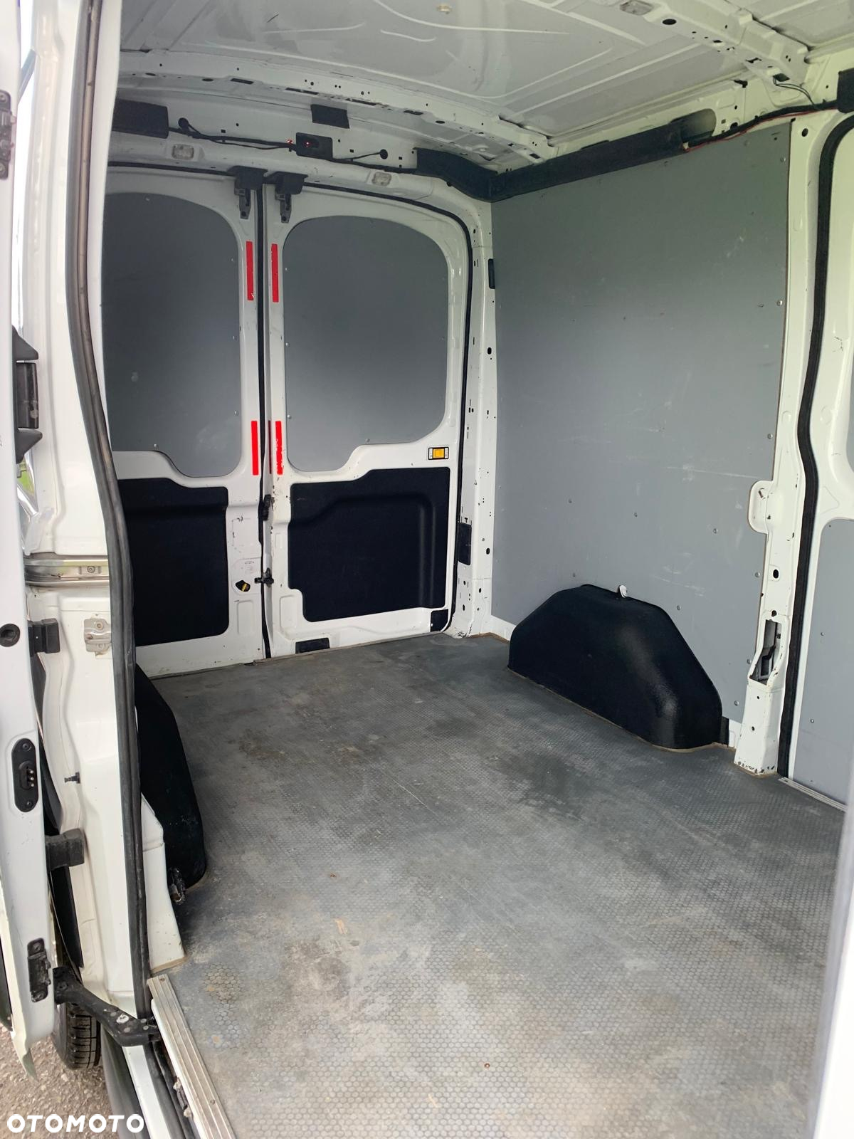 Ford Transit - 12