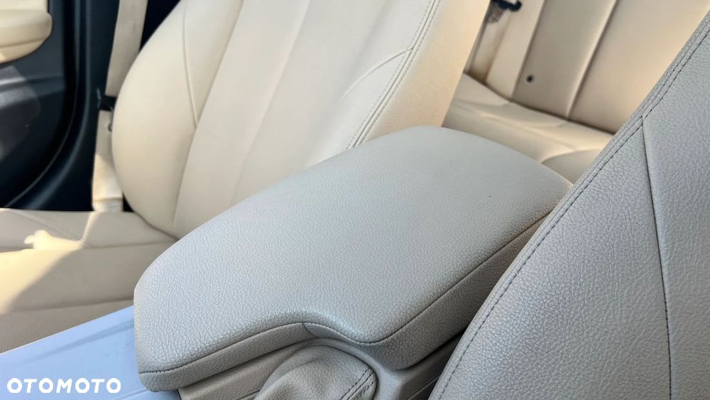 BMW Seria 3 320i Edition Luxury Line Purity - 14