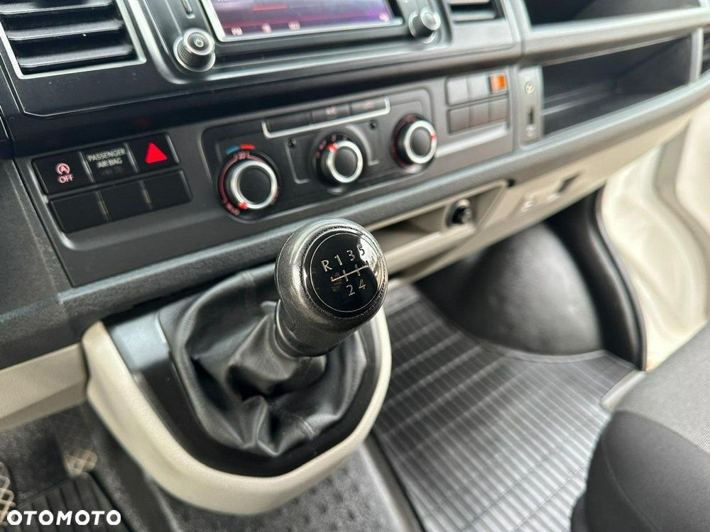 Volkswagen Transporter - 22