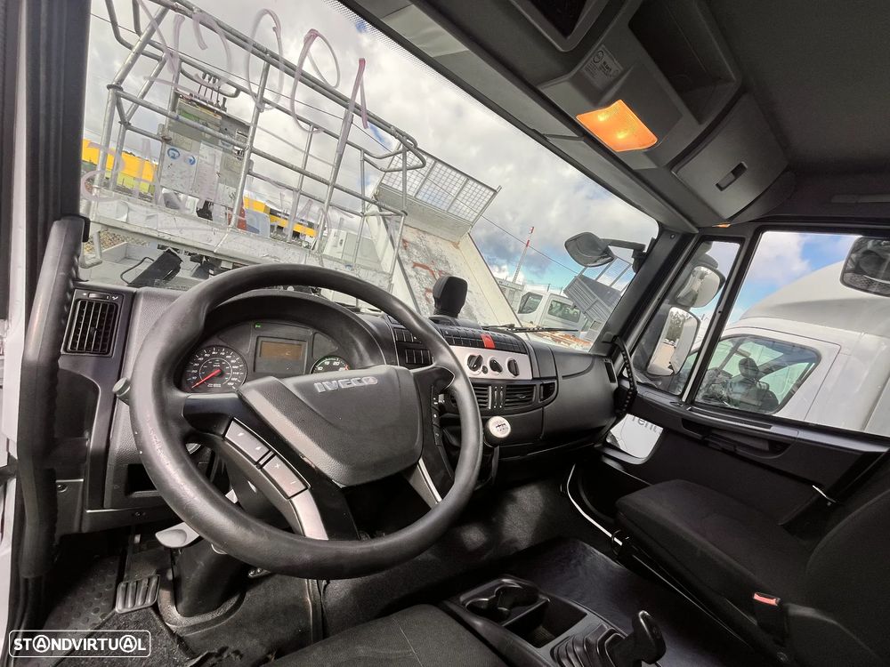 Iveco EUROCARGO 100-190 COM FRIO E PLATAFORMA - 13