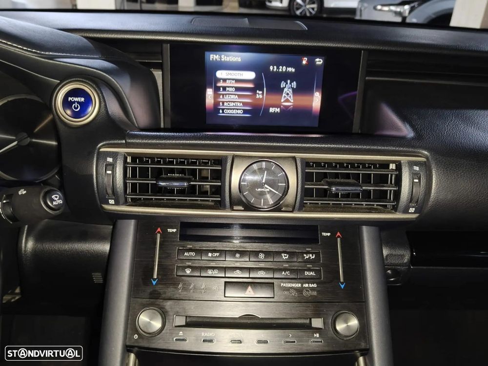 Lexus IS 300H Executive - 12