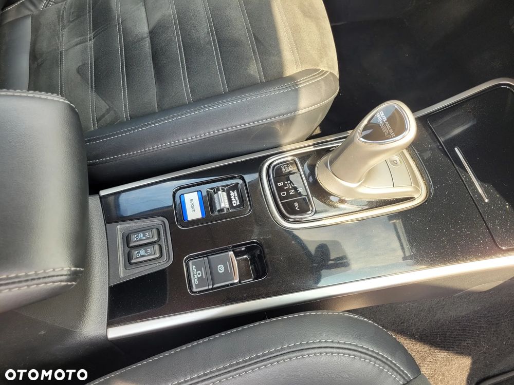 Mitsubishi Outlander 2.0 Intense 4WD CVT - 9