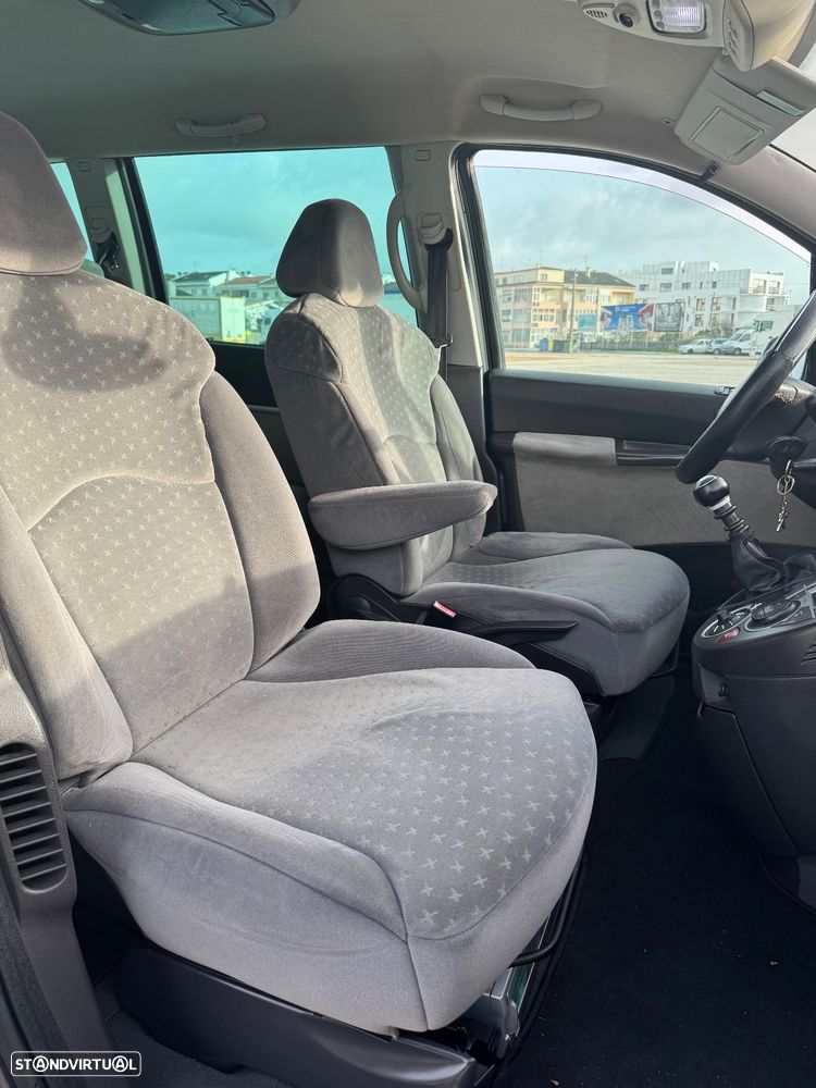 Peugeot 807 2.2 HDi Navteq - 11