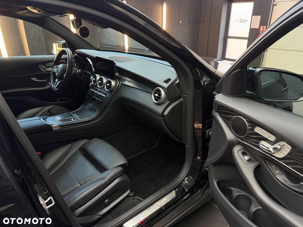 Mercedes-Benz GLC 300 4Matic 9G-TRONIC AMG Line - 10