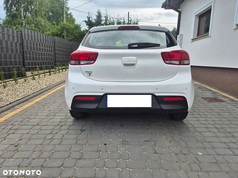 Kia Rio 1.2 L - 6