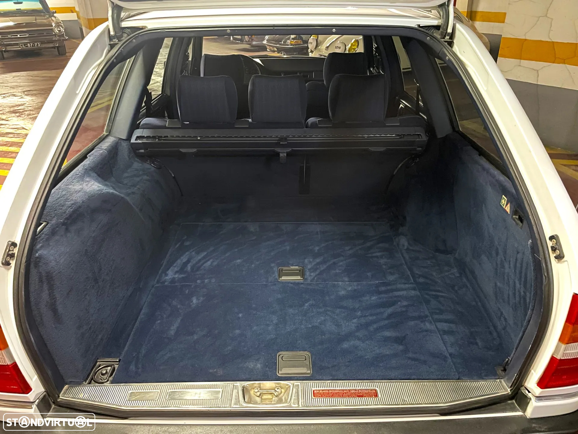 Mercedes-Benz 230 - 14