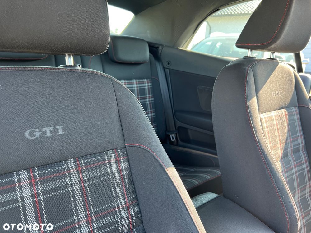 Volkswagen Golf - 11