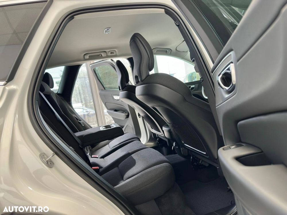 Volvo XC 60 B4 MHEV Momentum Pro - 10