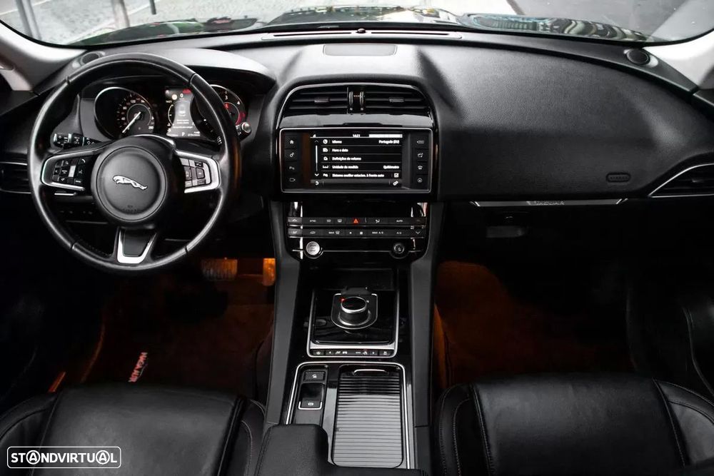 Jaguar F-Pace - 39