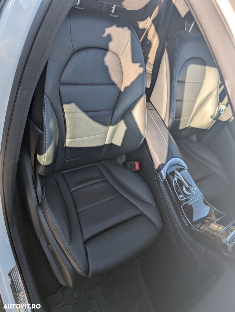 Mercedes-Benz GLC 300 4Matic 9G-TRONIC Exclusive - 37