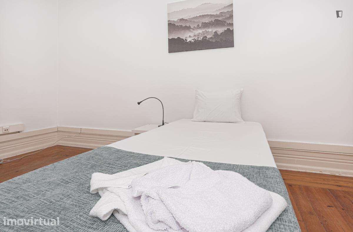 Quarto - localizado em Marquês de Pombal Lisbon - Grande imagem: 3/18