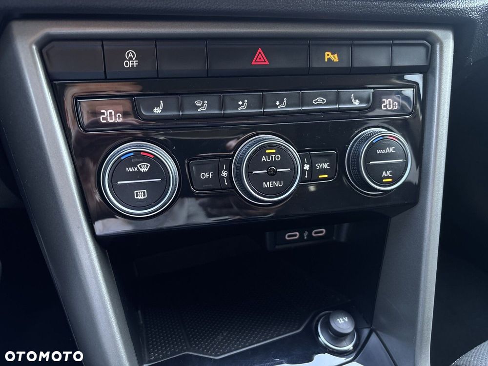 Volkswagen T-Roc - 17