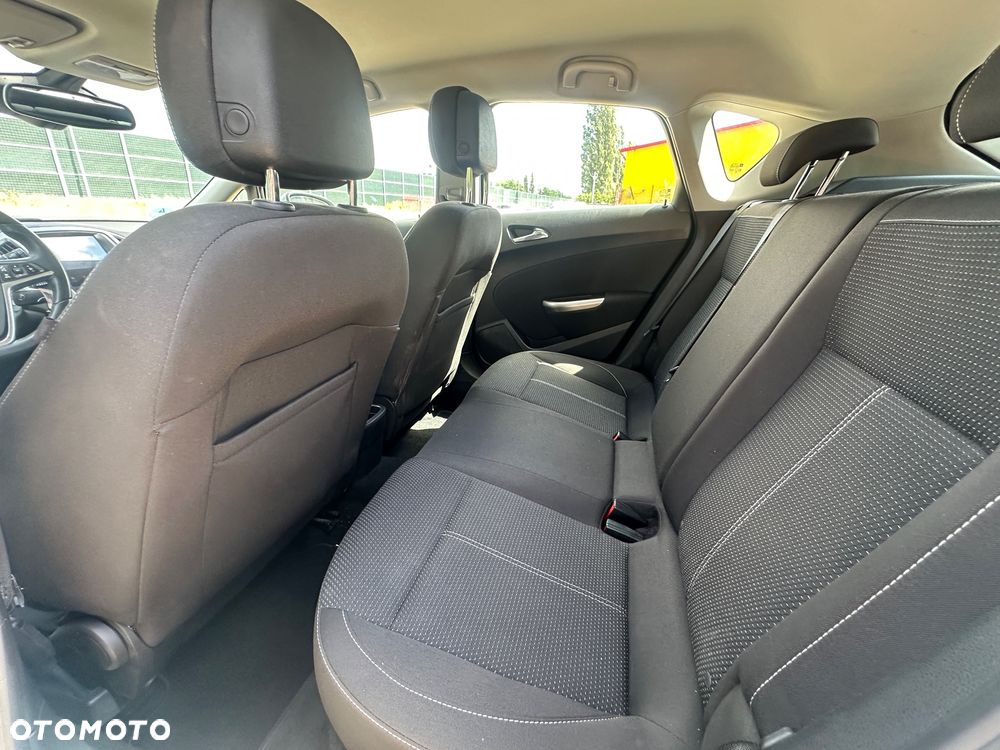 Opel Astra 1.6 Turbo Edition - 28